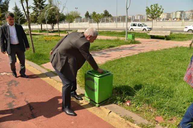 Mızraklı, sanat atölyesi tarafından üretilen ürünleri inceledi