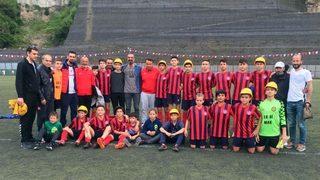 Zonguldak Kömürsporlu futbolcular 1 Mayıs'ta sahaya baretle çıktılar