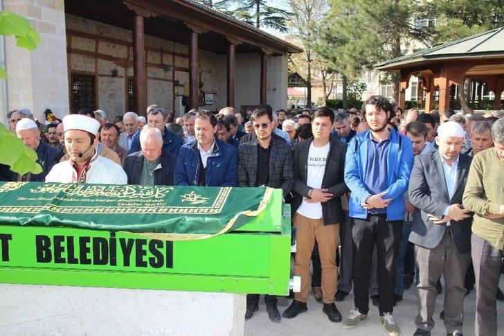 Uşak Milli Eğitim Şube Müdürü Yeşilırmak son yolculuğa uğurlandı G2
