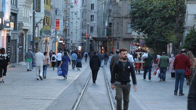 İstiklal Caddesi yaya trafiğine açıldı