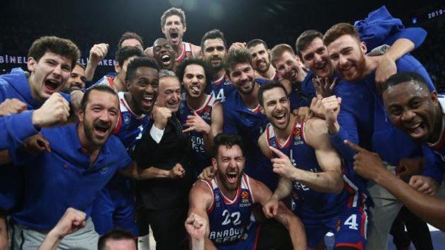Anadolu Efes 80 - 71 Barcelona
