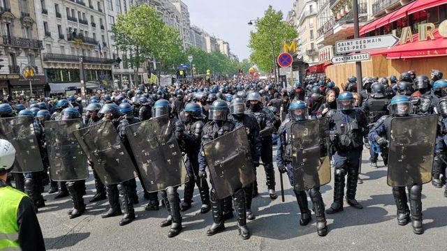 Fransa’da 1 Mayıs Gösterilerine Şiddet Karıştı