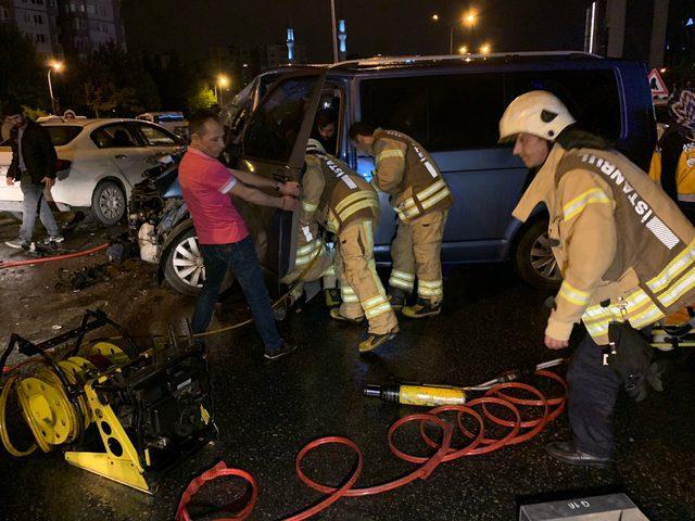 Maltepe'de 12 aracın karıştığı zincirleme kaza: 2 yaralı