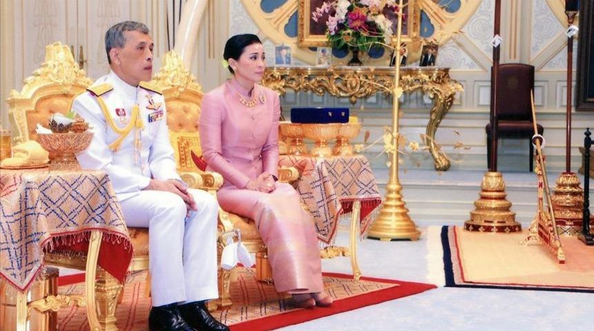 Tayland Kralı, eşi Wongvajirapakdi'nin rütbesi ve unvanını elinden aldı