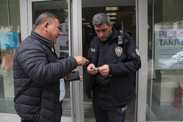 İçinde 35 bin 673 lira olan cüzdanı bulup polise teslim etti