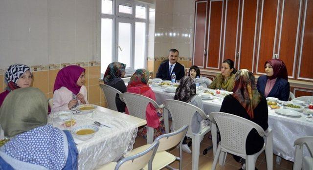 Kaymakam Özdemir, Kız Kur’an Kursunda incelemede bulundu