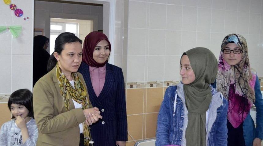 Kaymakam &Ouml;zdemir, Kız Kur&rsquo;an Kursunda incelemede bulundu