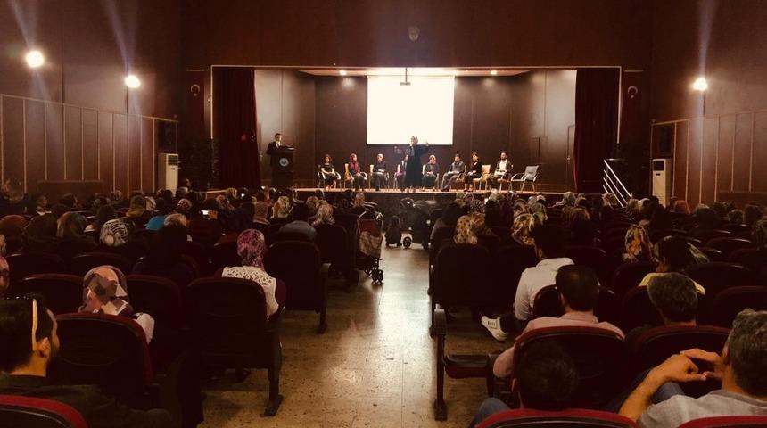 &lsquo;Dede Korkut&rsquo; destanı ve hikayeleri anlatıldı