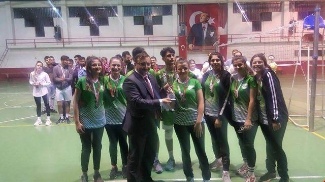 Emet’te Voleybol Turnuvası sona erdi