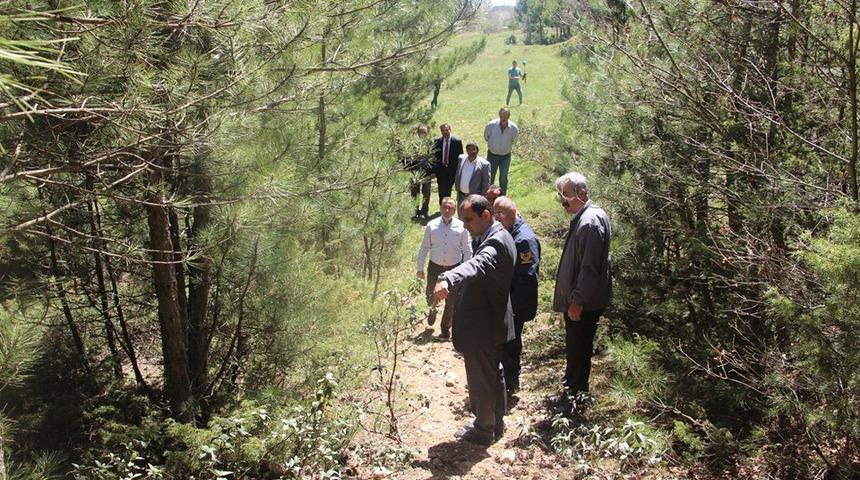 Şehitliklerde çevre düzenleme çalışmaları için İl Özel İdaresi çalışma başlattı