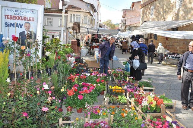 Bahar çiçekleri tezgahlardaki yerini aldı