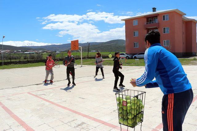 Bingöllü öğrencilerin hedefi, kort tenisinde Türkiye şampiyonluğu