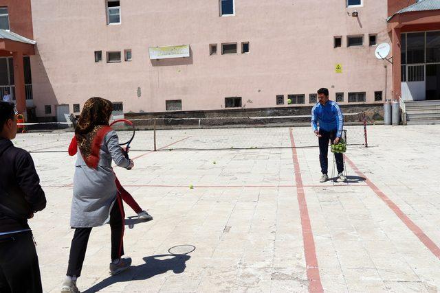 Bingöllü öğrencilerin hedefi, kort tenisinde Türkiye şampiyonluğu