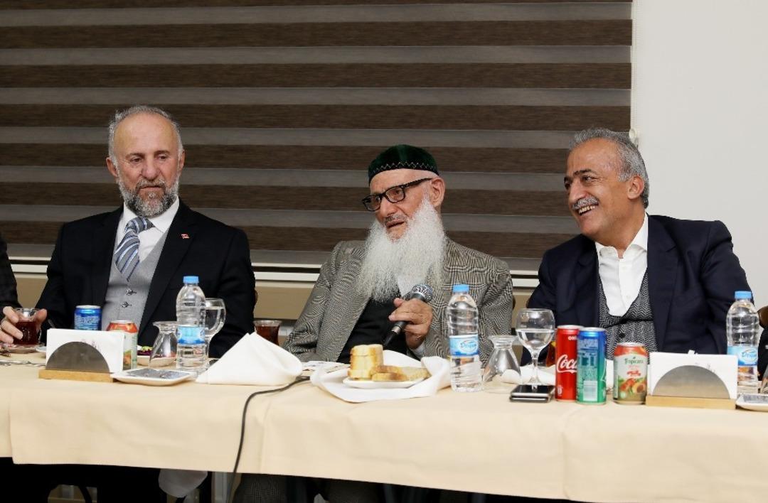 Dar&uuml;lf&uuml;n&uuml;n Camii Gen&ccedil;lik Merkezi a&ccedil;ıldı