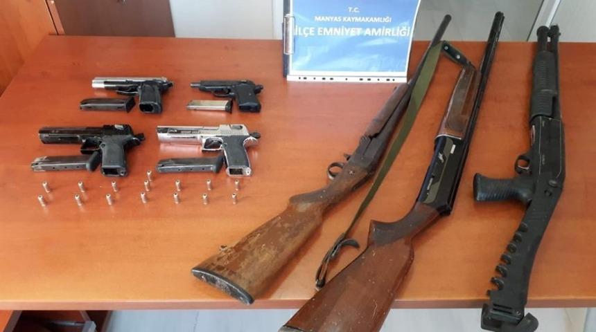 Ka&ccedil;ak silah tamircisi yakalandı