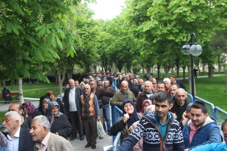 Kuyruğun sonu gelmedi! Bakın bu kez ne için sıraya girdiler G4