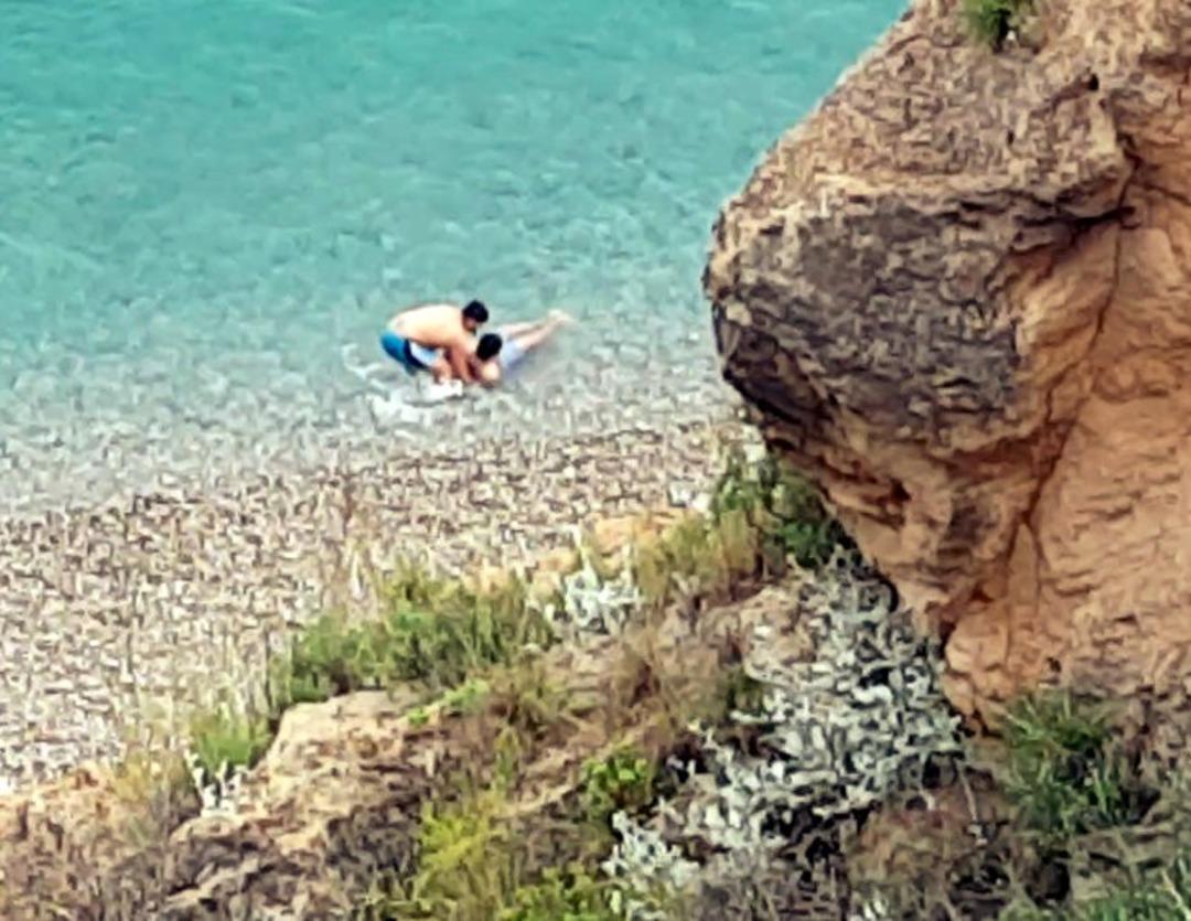 Gen&ccedil;lerin &ouml;l&uuml;m oyunu! Ellerini ve ayaklarını bağlayıp denize attı