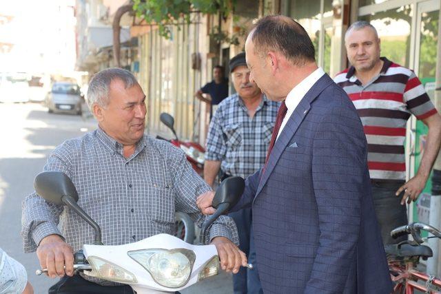 Başkan Akın Turgutlu mahallelerini ziyaret etti vatandaşlarla buluştu