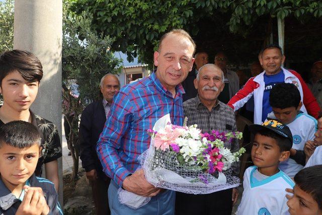 Başkan Akın Turgutlu mahallelerini ziyaret etti vatandaşlarla buluştu