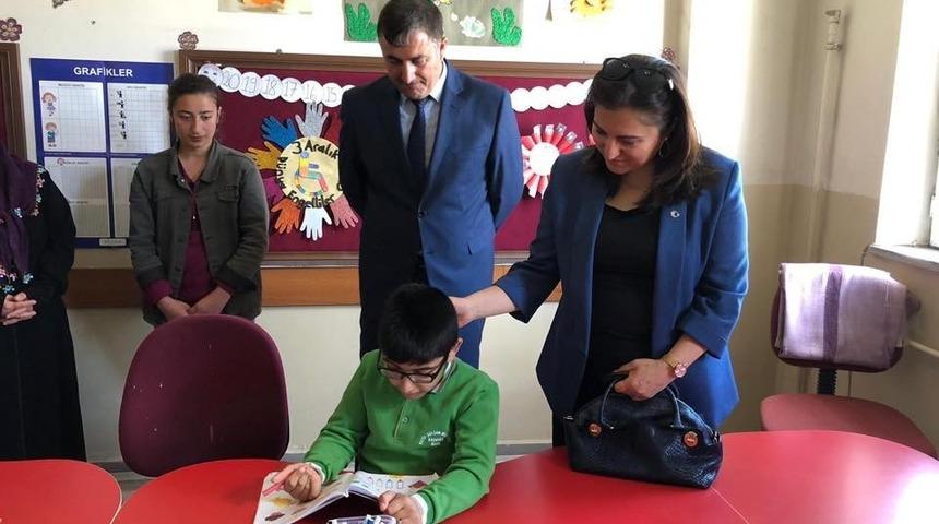 Vali &Uuml;nl&uuml; &ouml;ğrencileri ziyaret etti