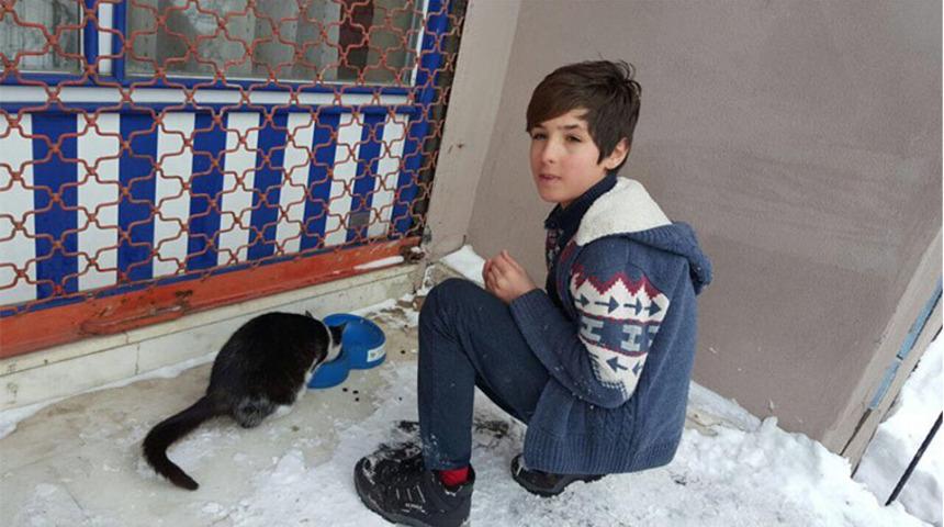Hem Ailesini Hem de Kedisini Doyuran Koca Yürekli Kadir’in Hikâyesi
