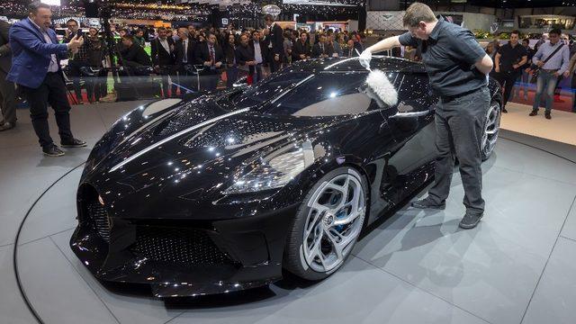 Ronaldo dünyanın en pahalı otomobilini satın aldı