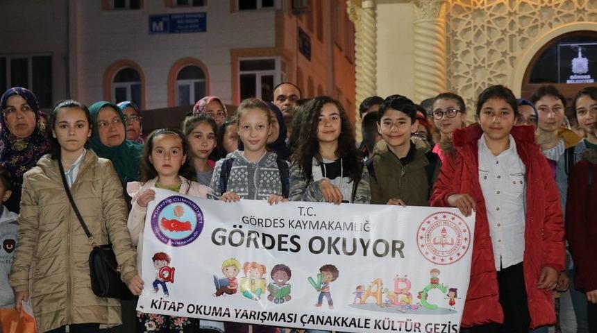 Kitap okuyarak derece girenler &Ccedil;anakkale gezisiyle &ouml;d&uuml;llendirildi