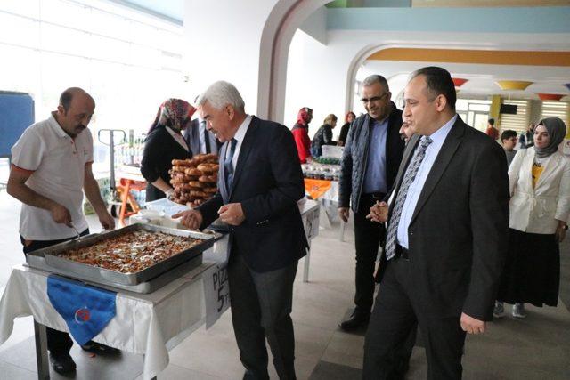 Tekden öğrencilerinden Türkmen öğrenciler yararına kermes