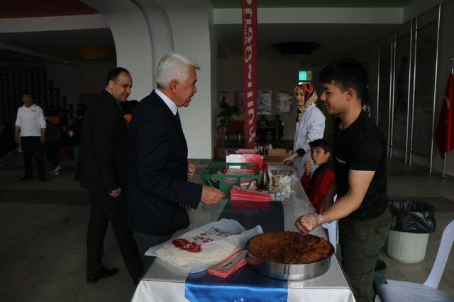 Tekden öğrencilerinden Türkmen öğrenciler yararına kermes