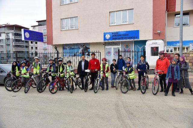 Bilecikli öğrenciler okula bisikletle gitti