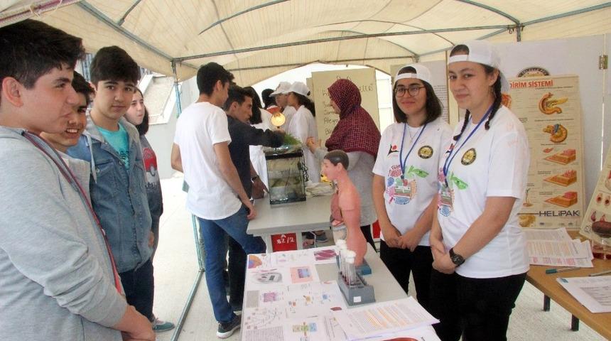 Fen Lisesinde T&Uuml;BİTAK 4006 Bilim Fuarı a&ccedil;ıldı