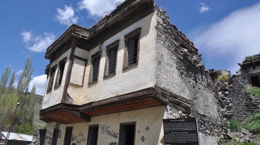 Kars&rsquo;ta tarihi yerlerin turizme kazandırılması isteniyor