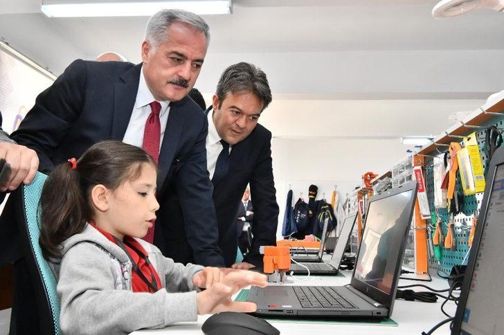 Teknoloji çağı öğrencilerine robotik sınıf açılışı G4