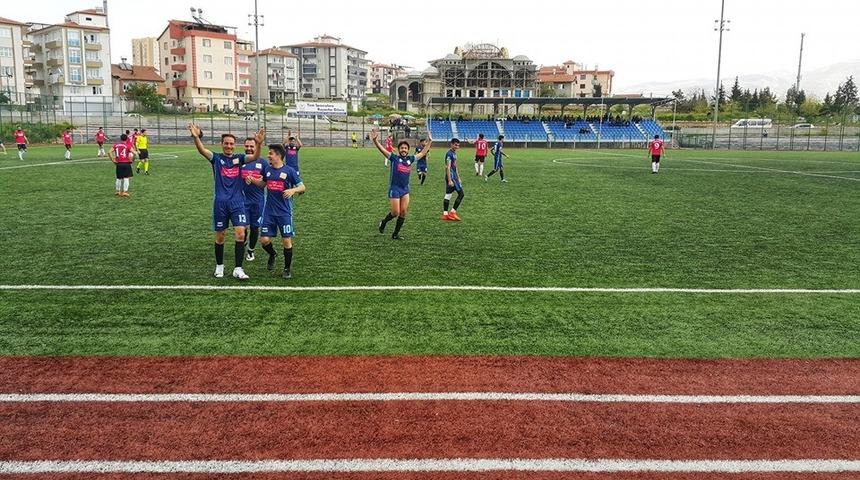 Arapgirspor 1. Amat&ouml;r K&uuml;me B&uuml;y&uuml;kler Ligi&rsquo;ne y&uuml;kseldi