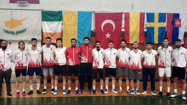 Milli badmintoncular Yunanistan’da madalya peşinde
