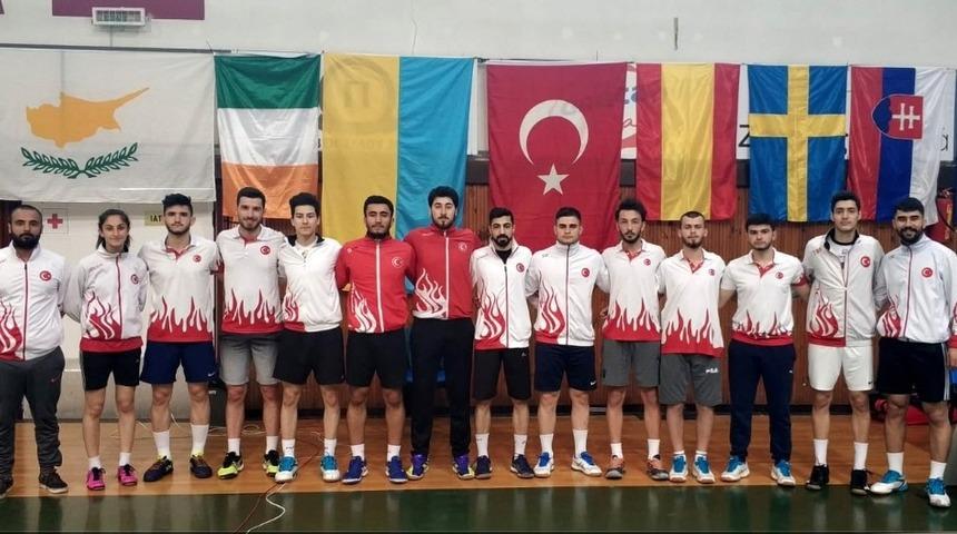 Milli badmintoncular Yunanistan’da madalya peşinde
