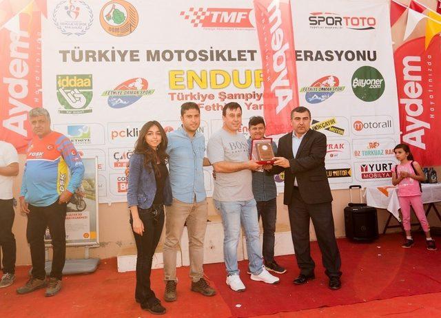 Fethiye’de motosiklet yarışı rüzgarı