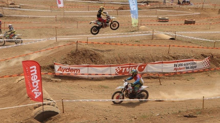 Fethiye&rsquo;de motosiklet yarışı r&uuml;zgarı