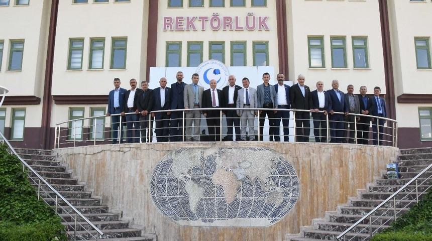 Muhtarlardan Adıyaman &Uuml;niversitesine &ouml;vg&uuml;