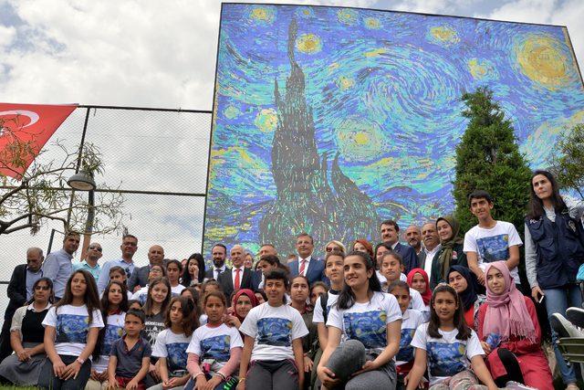 5 bin öğrenciden 3 milyon toplu iğne ve pul ile Van Gogh tablosu (2)