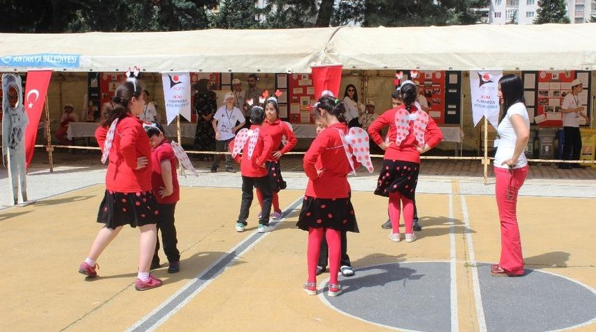 &Ouml;zel eğitimli &ouml;ğrencilerden bilim fuarı