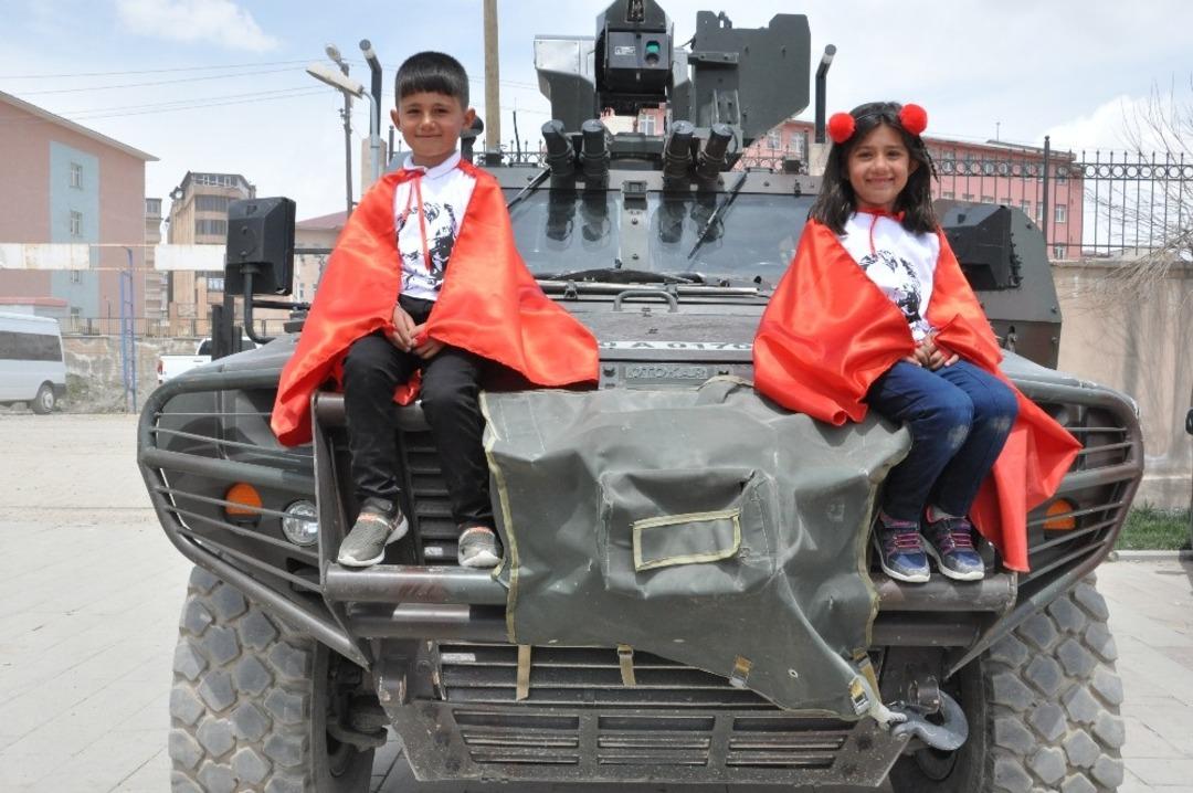 &Ccedil;ocuklardan &Ouml;zel Harekat polisine yoğun ilgi