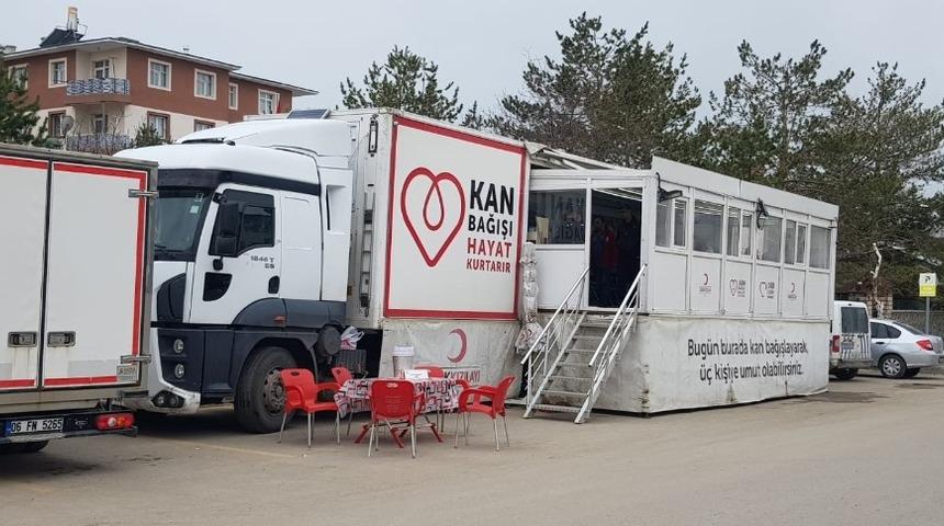 Kızılay mobil kan toplama aracı Aşkale&rsquo;de kan topladı