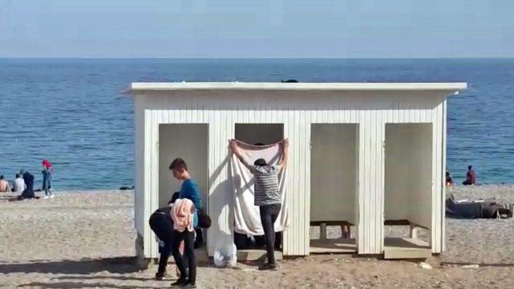 Dünyaca ünlü Konyaaltı Sahili'nde ilginç görüntü G1