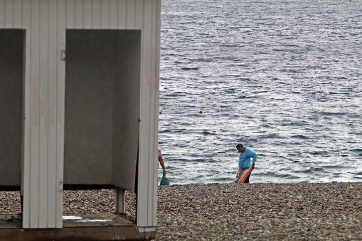 Dünyaca ünlü Konyaaltı Sahili'nde ilginç görüntü G3