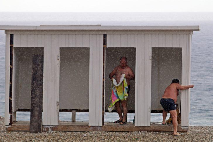 Dünyaca ünlü Konyaaltı Sahili'nde ilginç görüntü G4