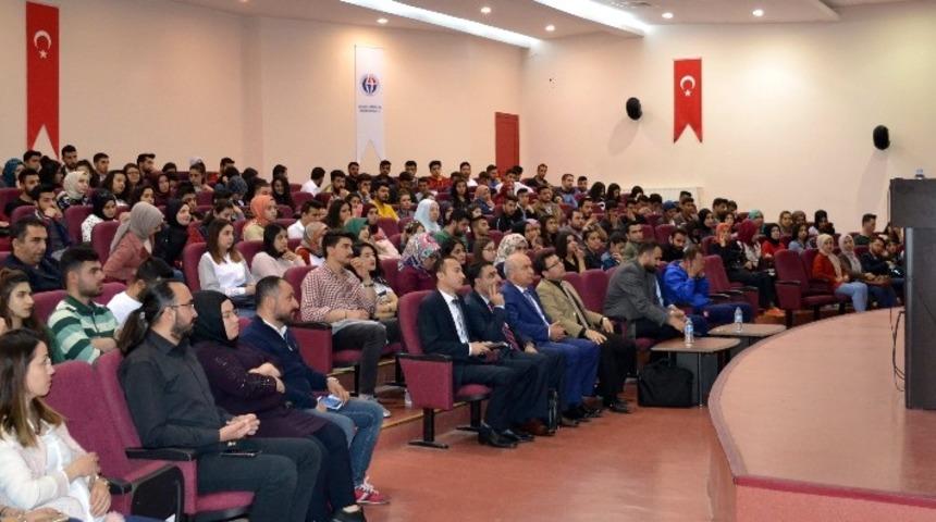 Oğuzeli’nde üniversite öğrencilerine DGS ile Hukuk Fakültesine Geçiş anlatıldı
