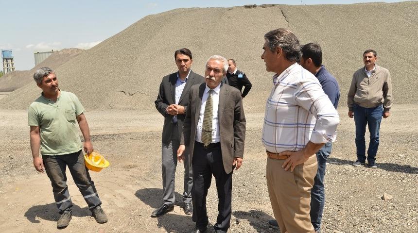 Başkan Mızraklı asfalt plenti şantiyesinde incelemelerde bulundu