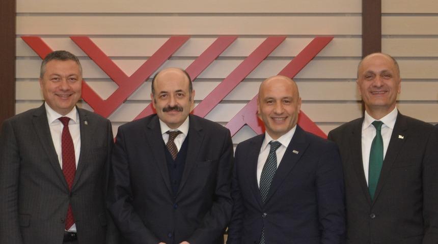 Tekstil mühendisliği seçen öğrencilere üniversitelerde asgari ücret kadar burs verilecek
