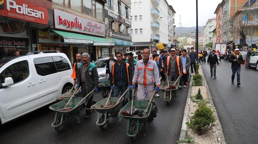Bingöl’de öğrenciler, çevre temizliği yaptı